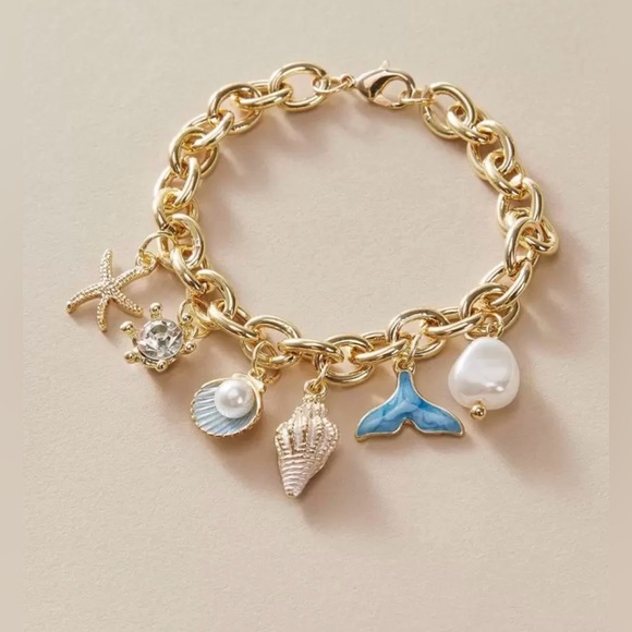 Jewelry - ✨New ✨ Beautiful Shell Bracelet ✨